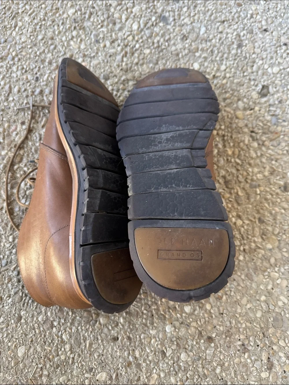 Cole Hann Men’s Leather Chukka boots